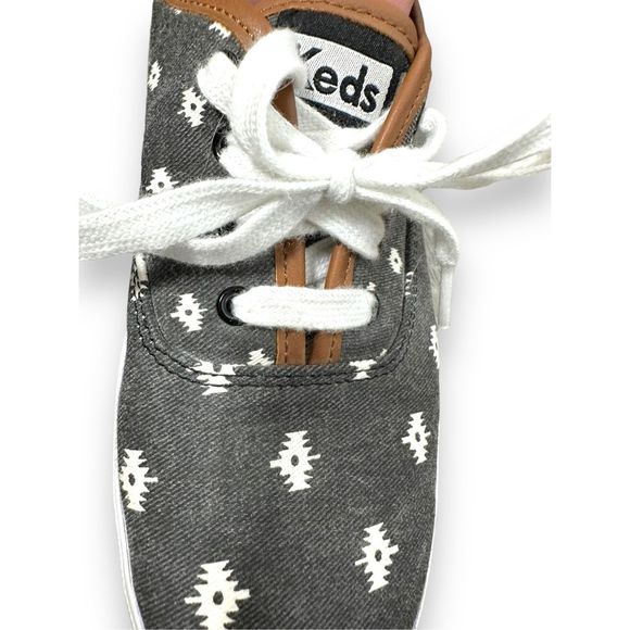 SOLD Native Shoe - Picture 6 of 6